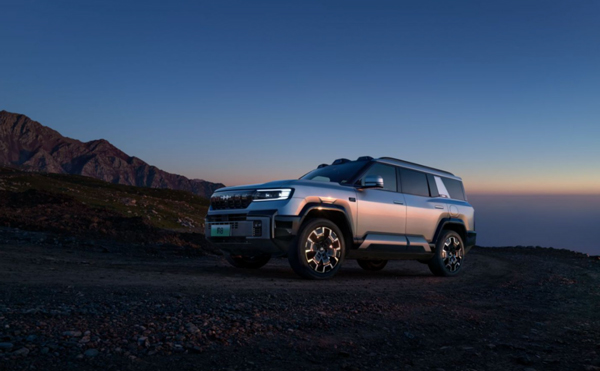 國貨旗艦來了！比亞迪華為聯合發布方程豹 豹8上市，售價37.98萬元起