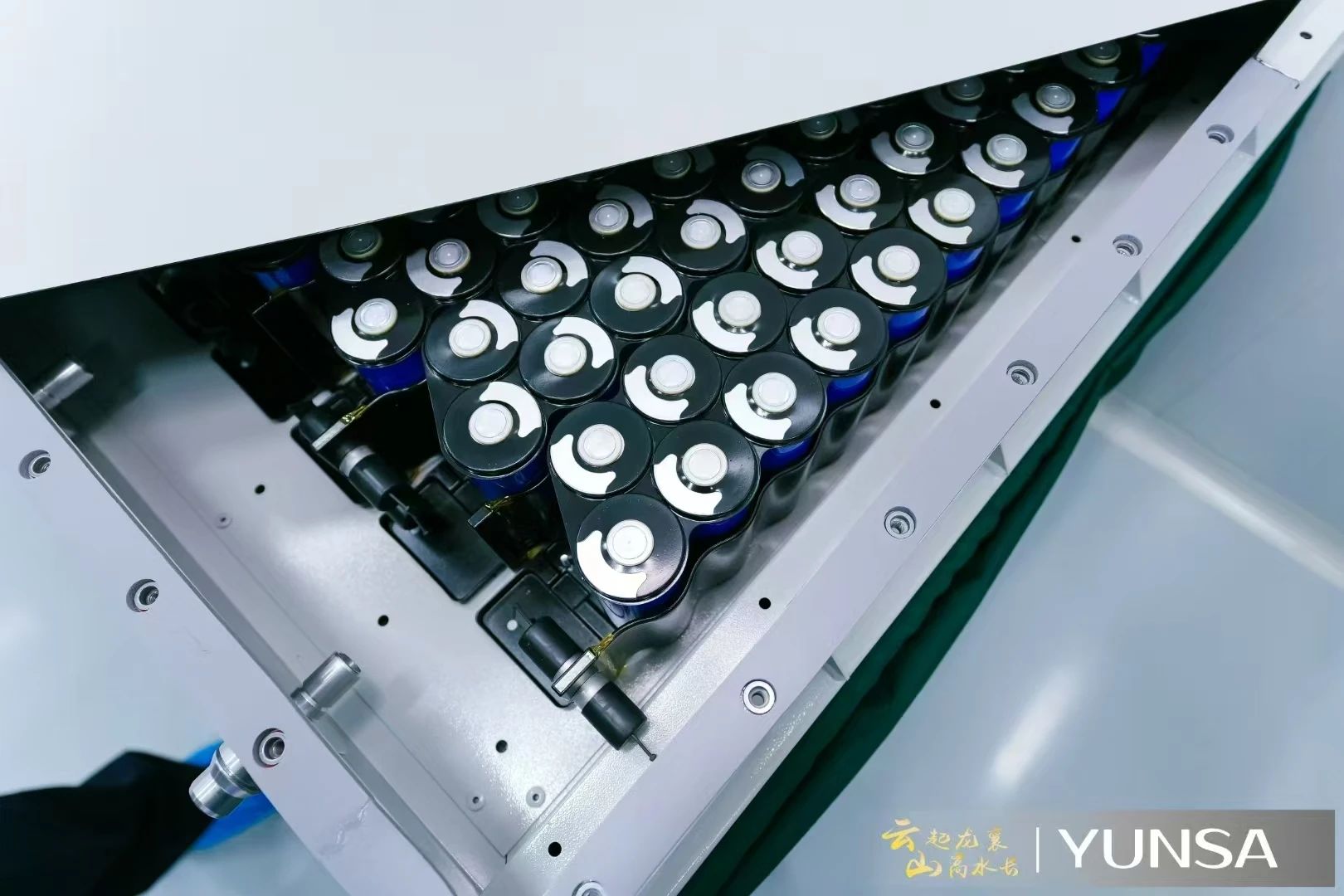 云山動力大圓柱量產示范線投產 云山動力大圓柱量產示范線投產