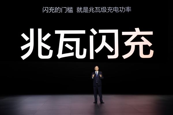 比亞迪發(fā)布閃充電池背后:造芯片已有20年 比亞迪發(fā)布閃充電池背后:造芯片已有20年