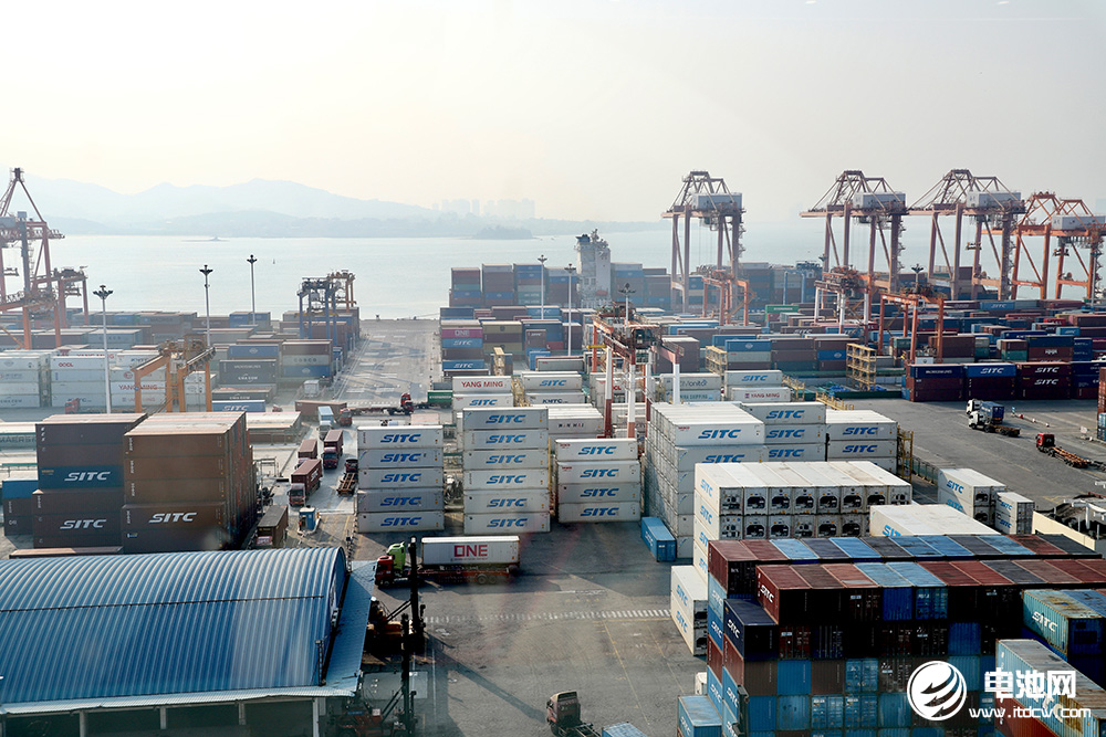 中國電池新能源產(chǎn)業(yè)鏈調(diào)研采訪團(tuán)一行參觀考察廈門象嶼