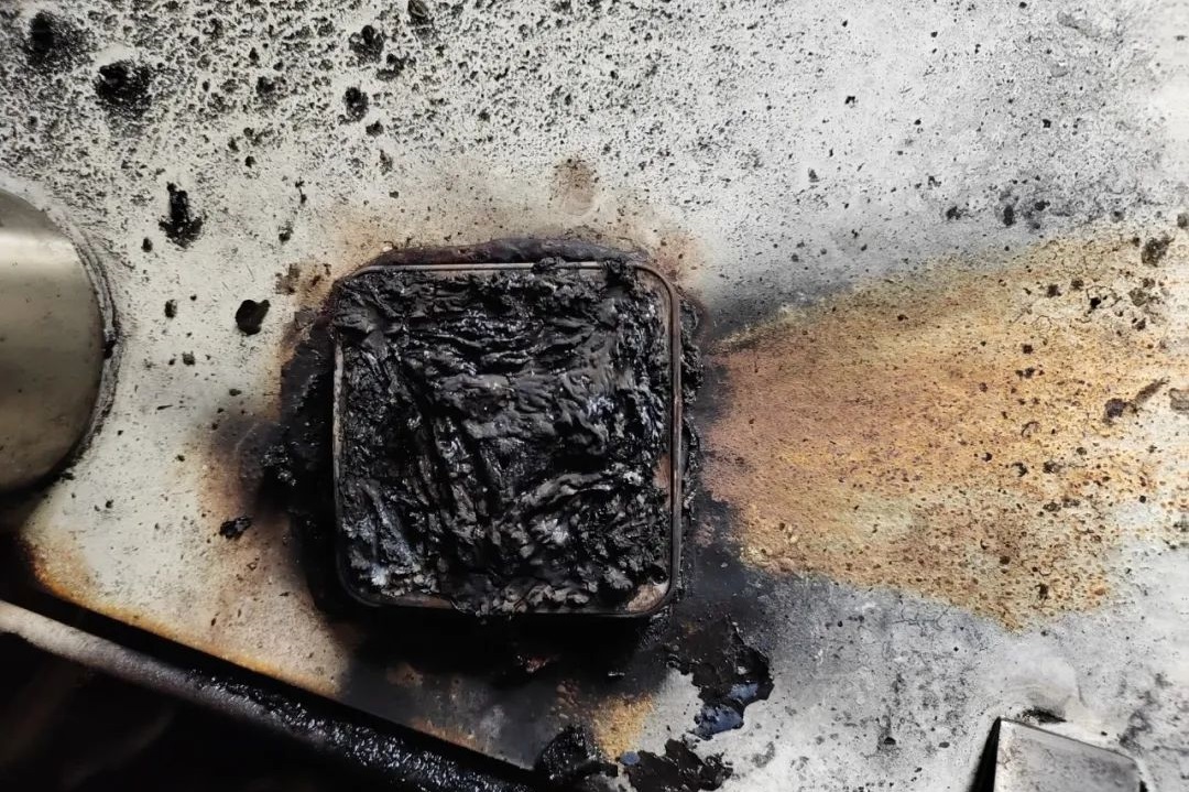 背后有“炸”!一周超160萬臺召回,為何充電寶變“充電爆”?