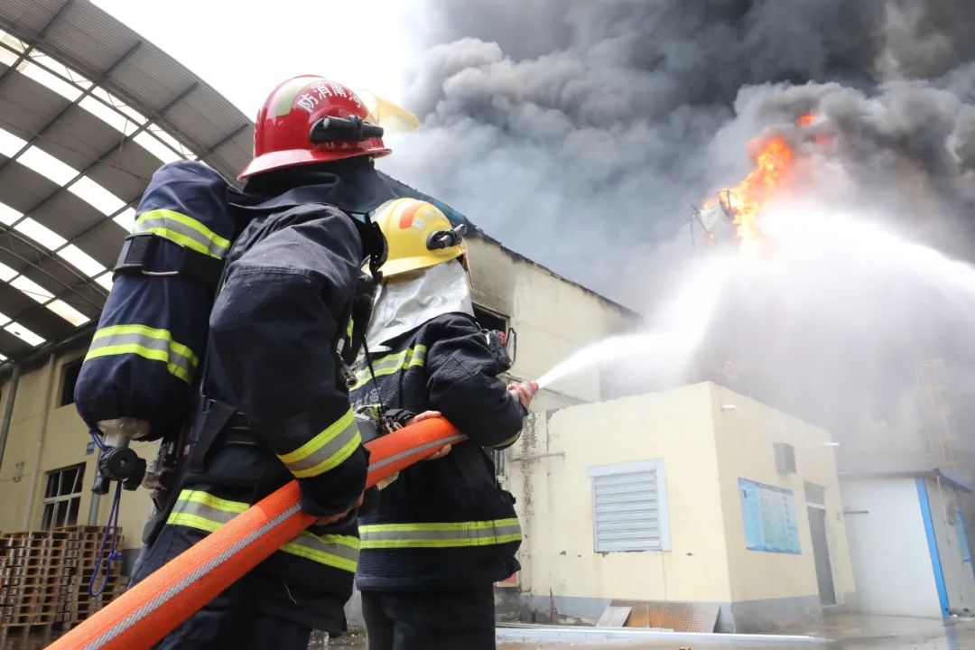 突發！臺灣首家超級電池工廠起火，河南一電池組裝車間起火！