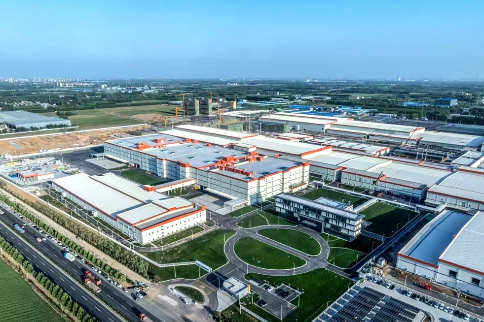 一邊是頭部企業擴產從從容容！一邊是鋰電項目終止匆匆忙忙